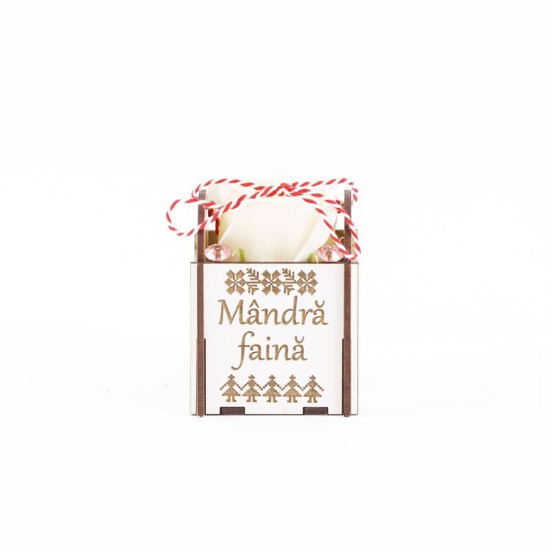  Martisor trandafir in cutiuta personalizata "Mandra faina"