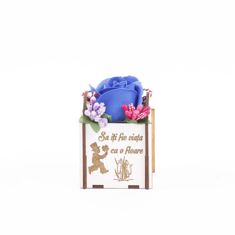  Martisor trandafir in cutiuta de lemn personalizata "Sa iti fie viata ca o floare"