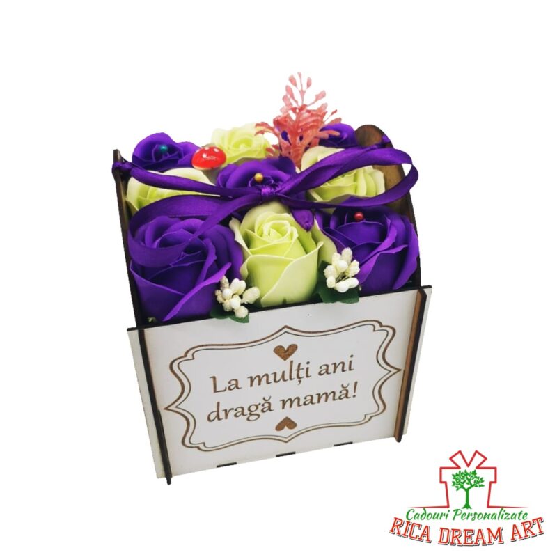 Aranjament floral gravat cu mesaj pentru mama ''La multi ani, draga mama'', Model 3
